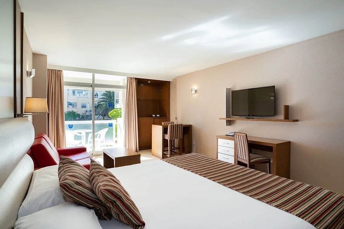 rooms-js--junior-suite-classic