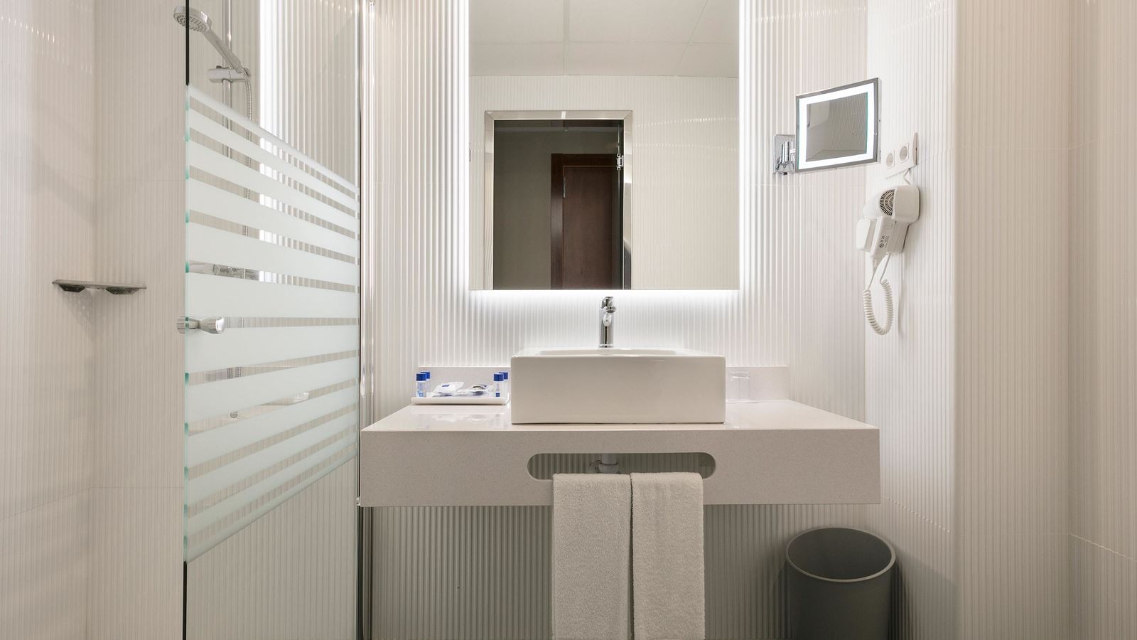 rooms-double-room-with-rollawaybed