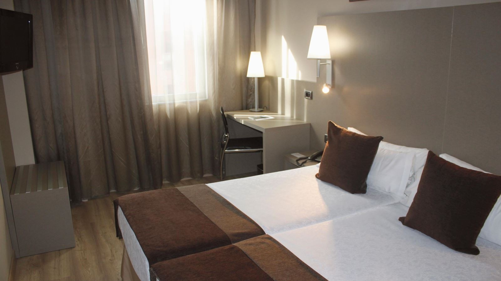 rooms-double-room-with-rollawaybed