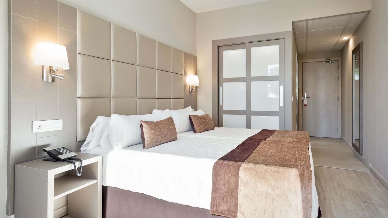 rooms-business-garden-view