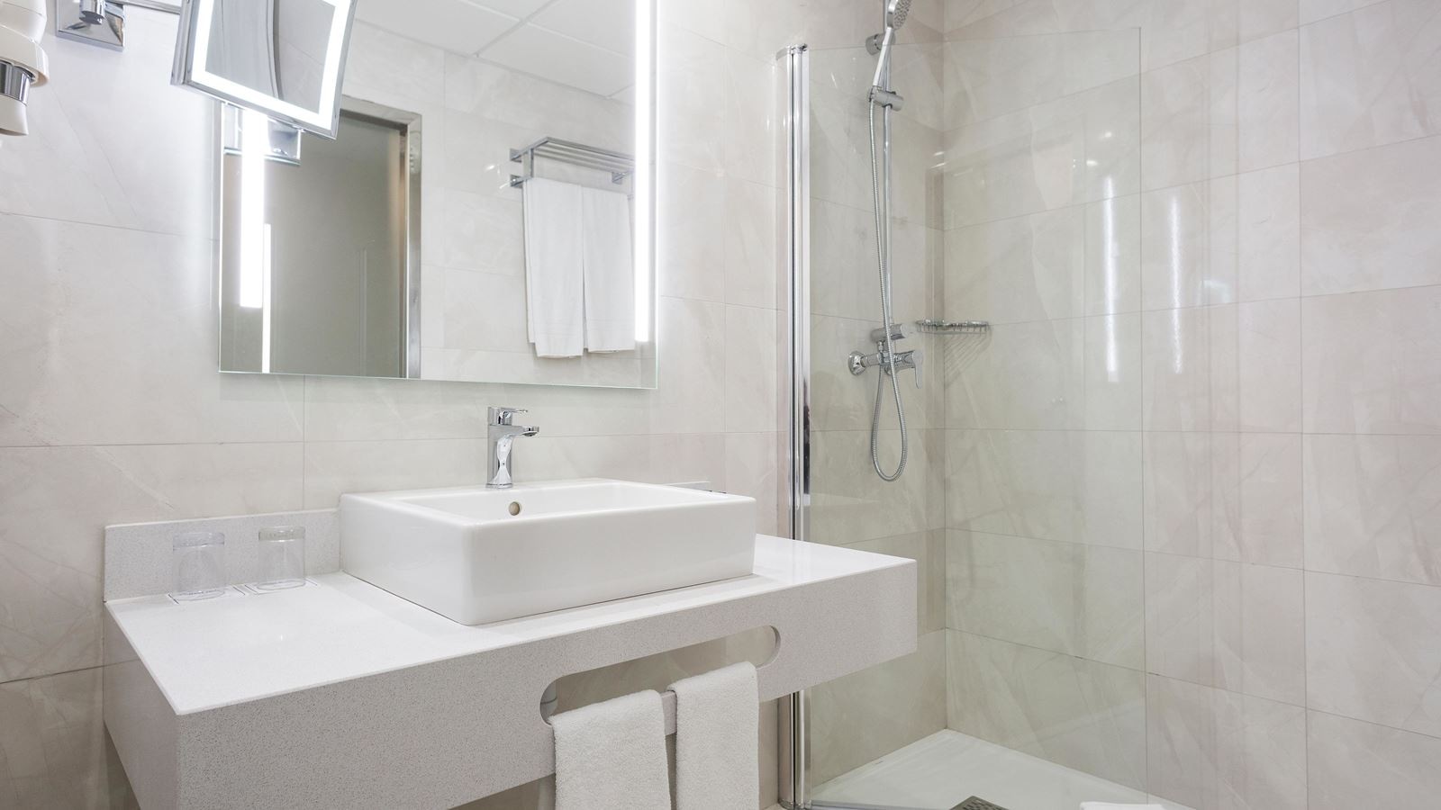 rooms-business-garden-view