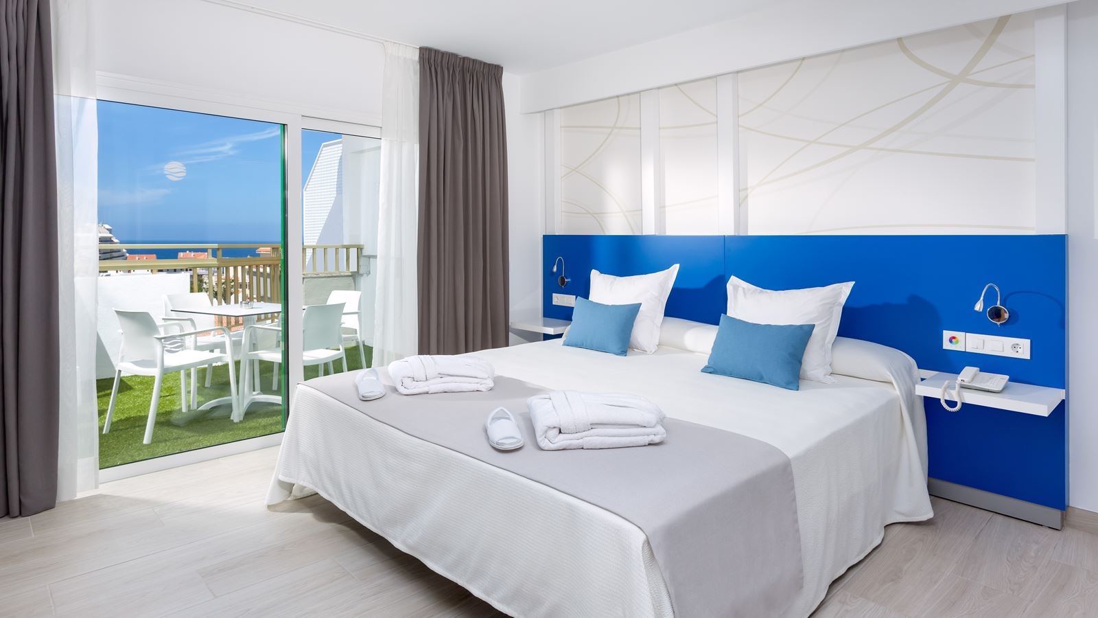 rooms-suite-pool-view-with-balcony-or-terrace