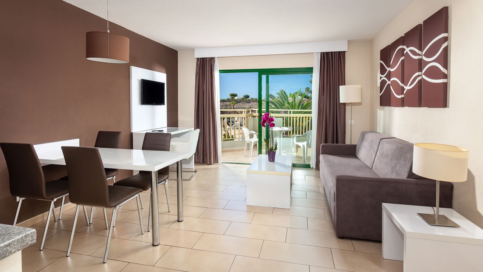 rooms-apartment-premium-1-bedroom-poolview-with-balcony-or-terrace