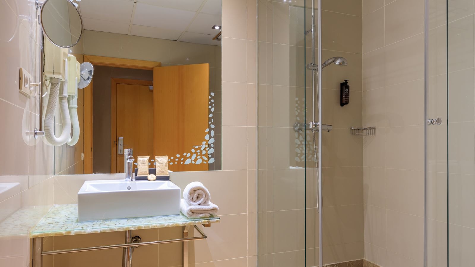 rooms-double-or-twin-standard