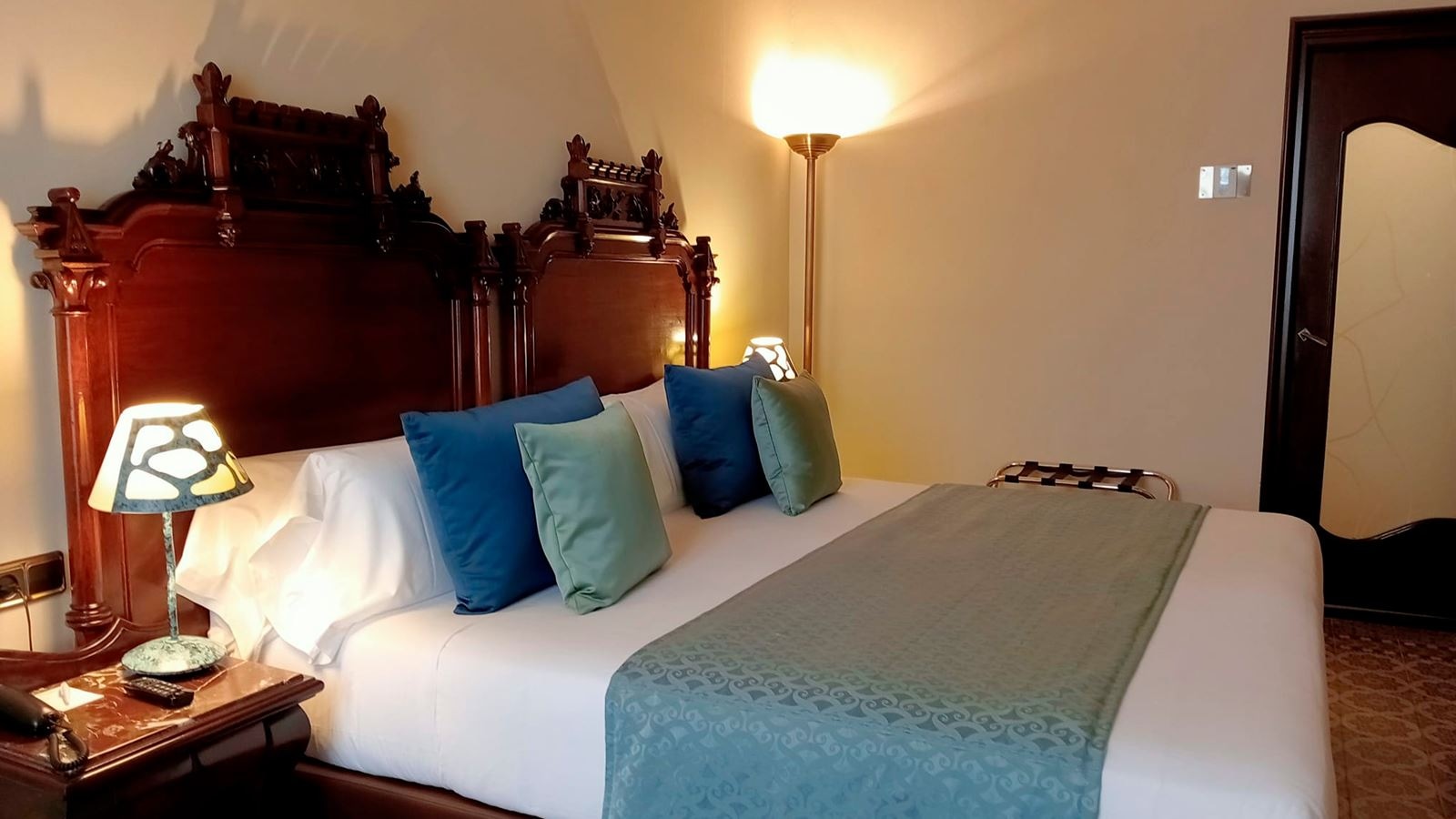 rooms-double-with-double-bed