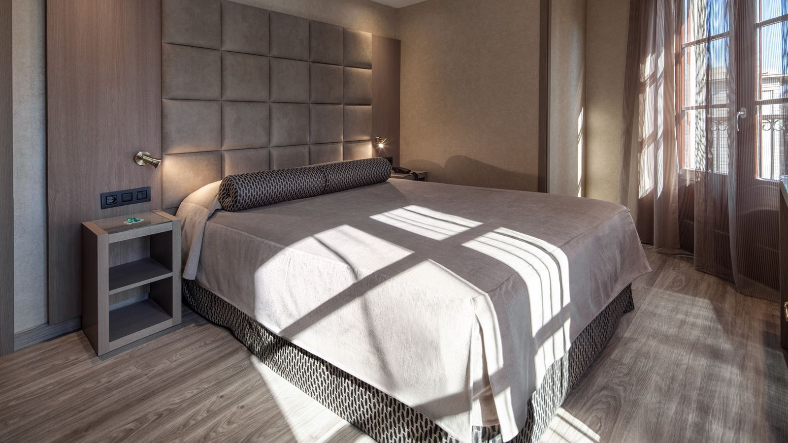 rooms-double-with-double-bed