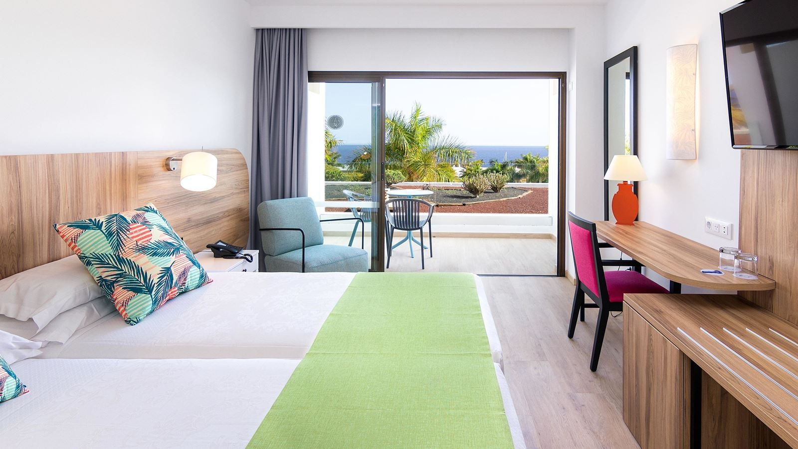 rooms-double-superior-room-sea-view-balcony