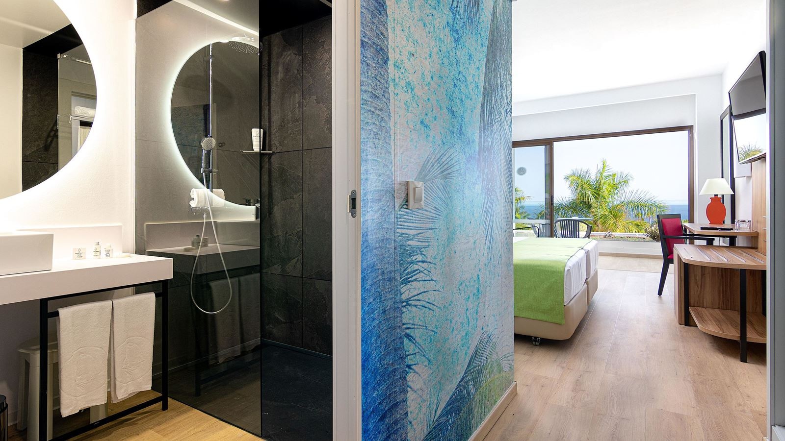 rooms-double-superior-room-sea-view-balcony