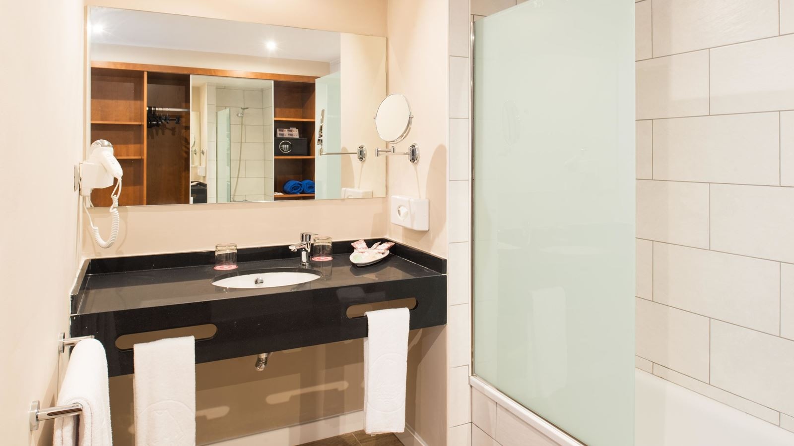 rooms-select-junior-suite-with-sea-view-balcony