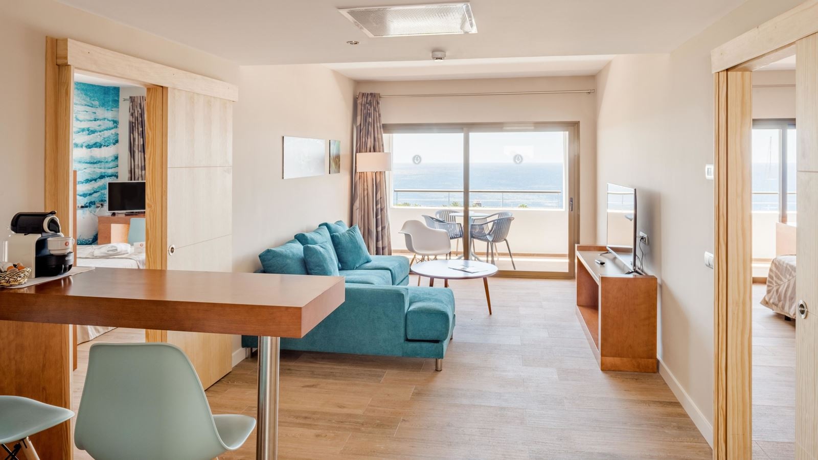 rooms-select-junior-suite-with-sea-view-balcony