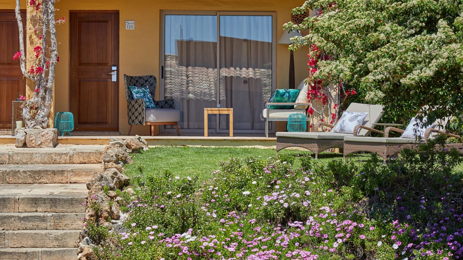 rooms-suite-garden-view-balcony-or-terrace