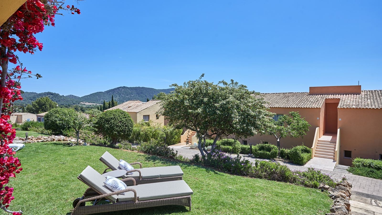 rooms-suite-garden-view-balcony-or-terrace