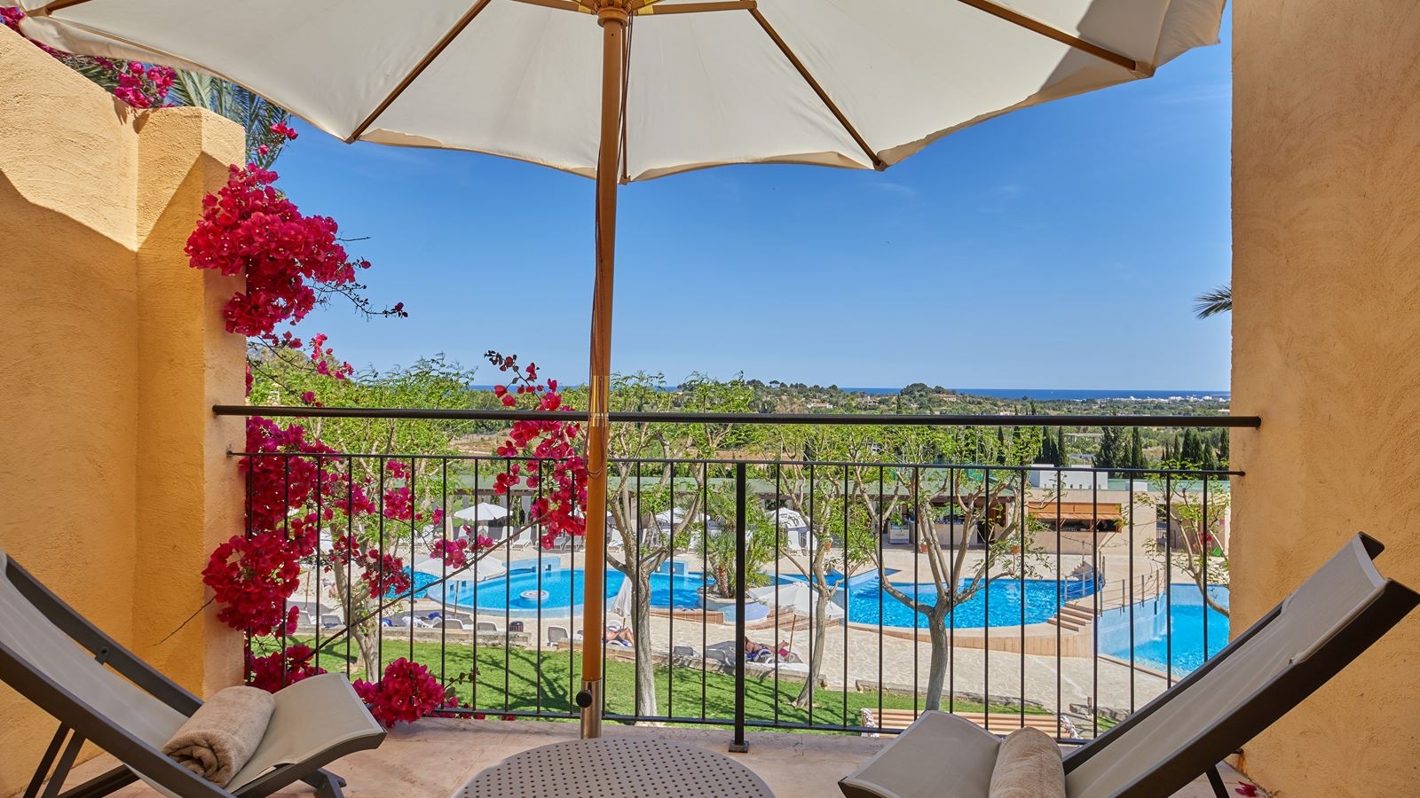 rooms-suite-superior-balcony-or-terrace