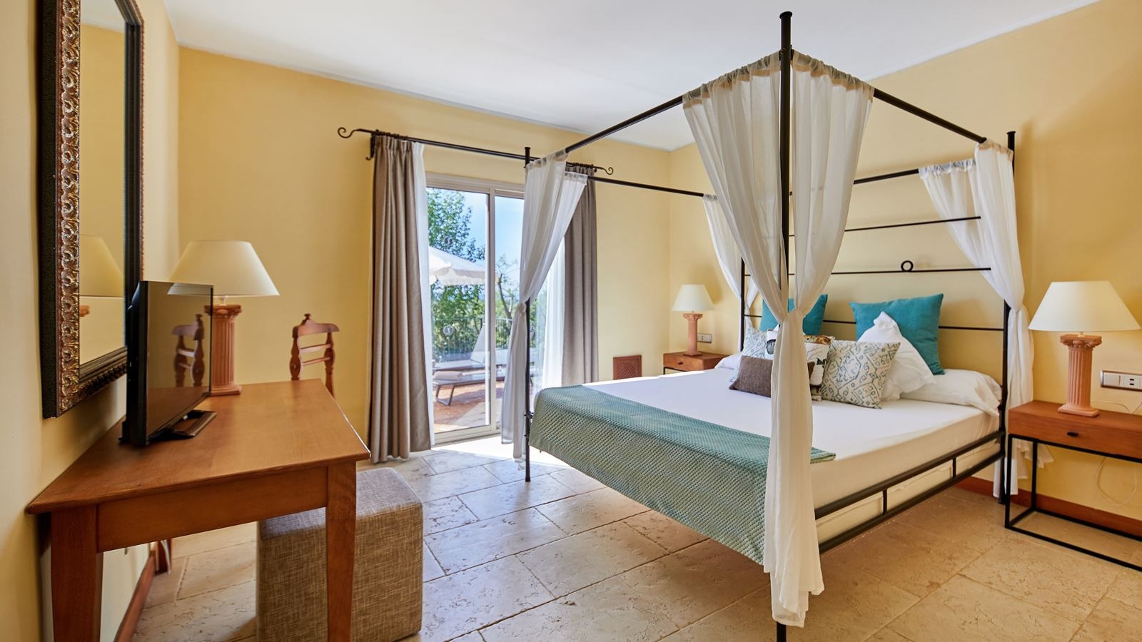 rooms-suite-swim-up-balcony-or-terrace