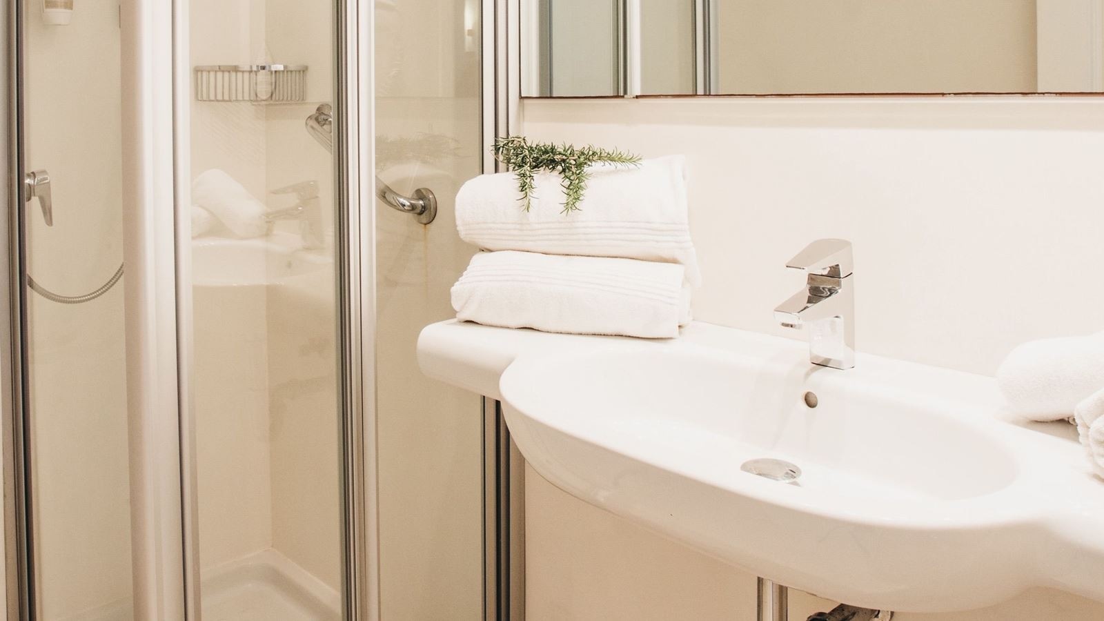 rooms-twin-sea-view-balcony