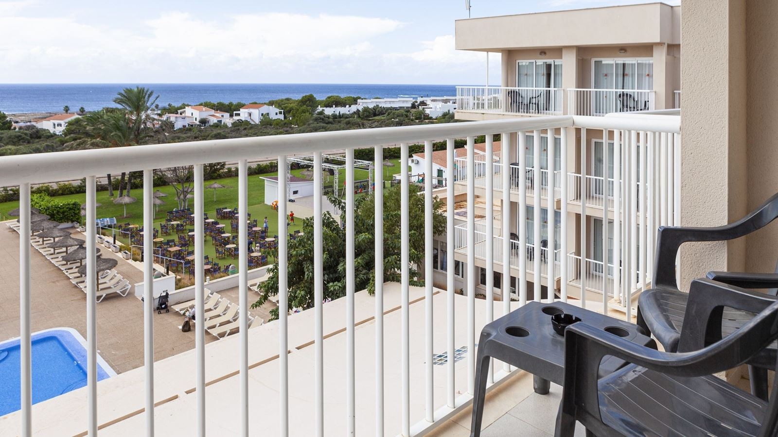 rooms-twin-sea-view-balcony