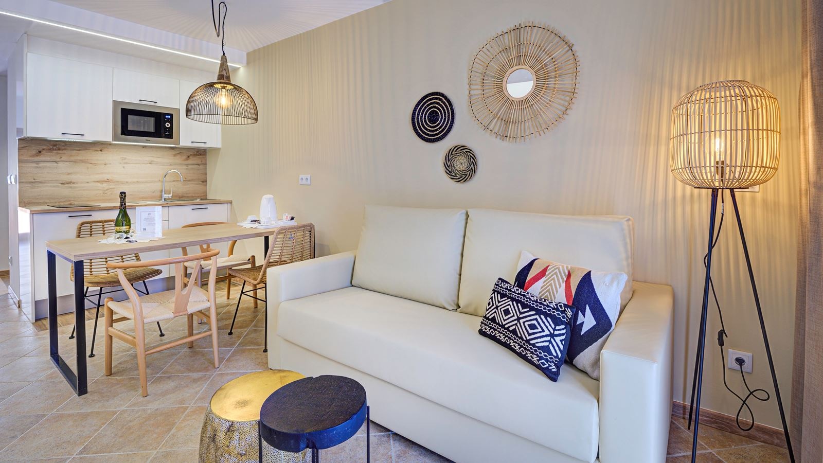 rooms-apartment-one-bedroom-superior