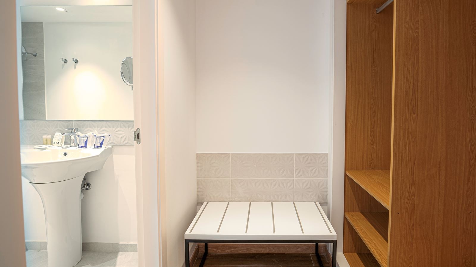 rooms-apartment-one-bedroom-superior