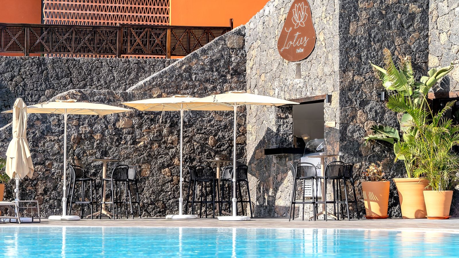 restaurants-pool-bar