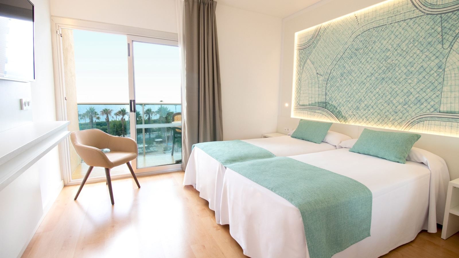 rooms-standard-room-pool--sea-view