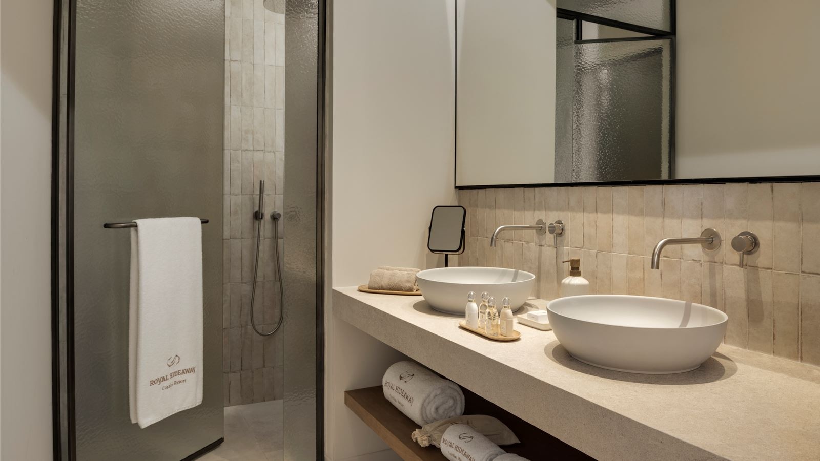 rooms-villa-suite-3-bedrooms-sea-view-with-private-pool