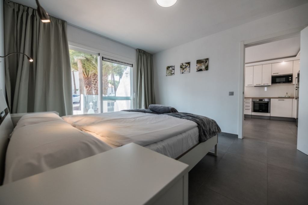 rooms-2-bedroom-apartment-deluxe-with-sea-view-balcony-or-terrace