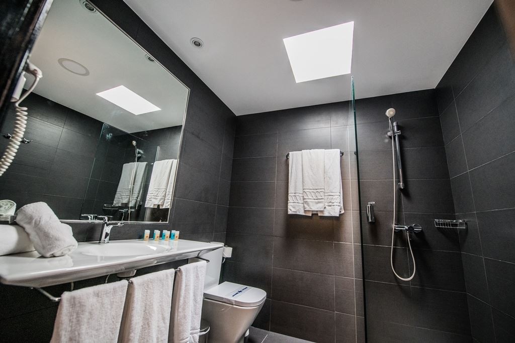 rooms-1-bedroom-apartment-deluxe-with-balcony-or-terrace