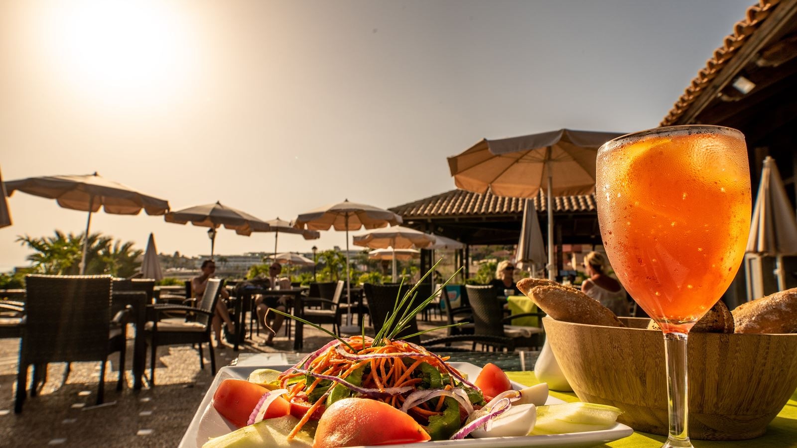 restaurants-pool-snack-bar