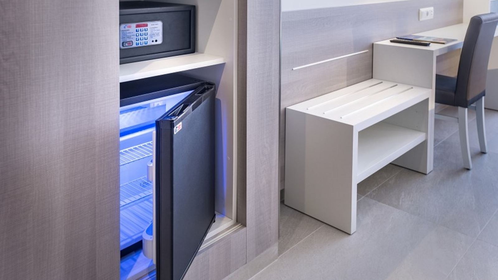 rooms-double-standard-room-poolview-balcony-or-terrace