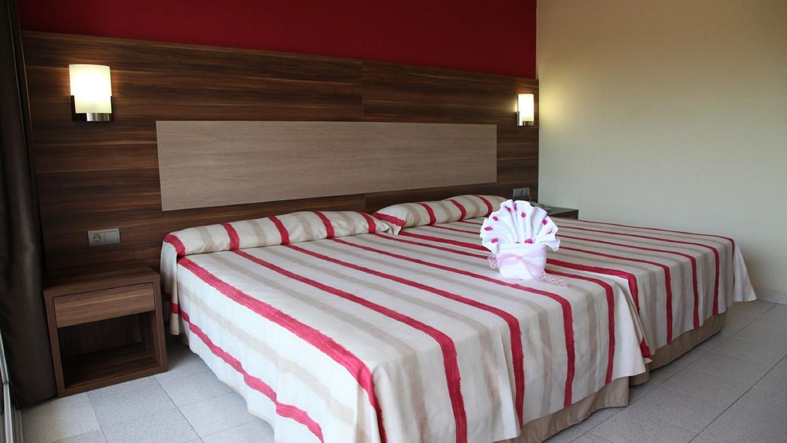 rooms-double-standard-room-balcony-or-terrace