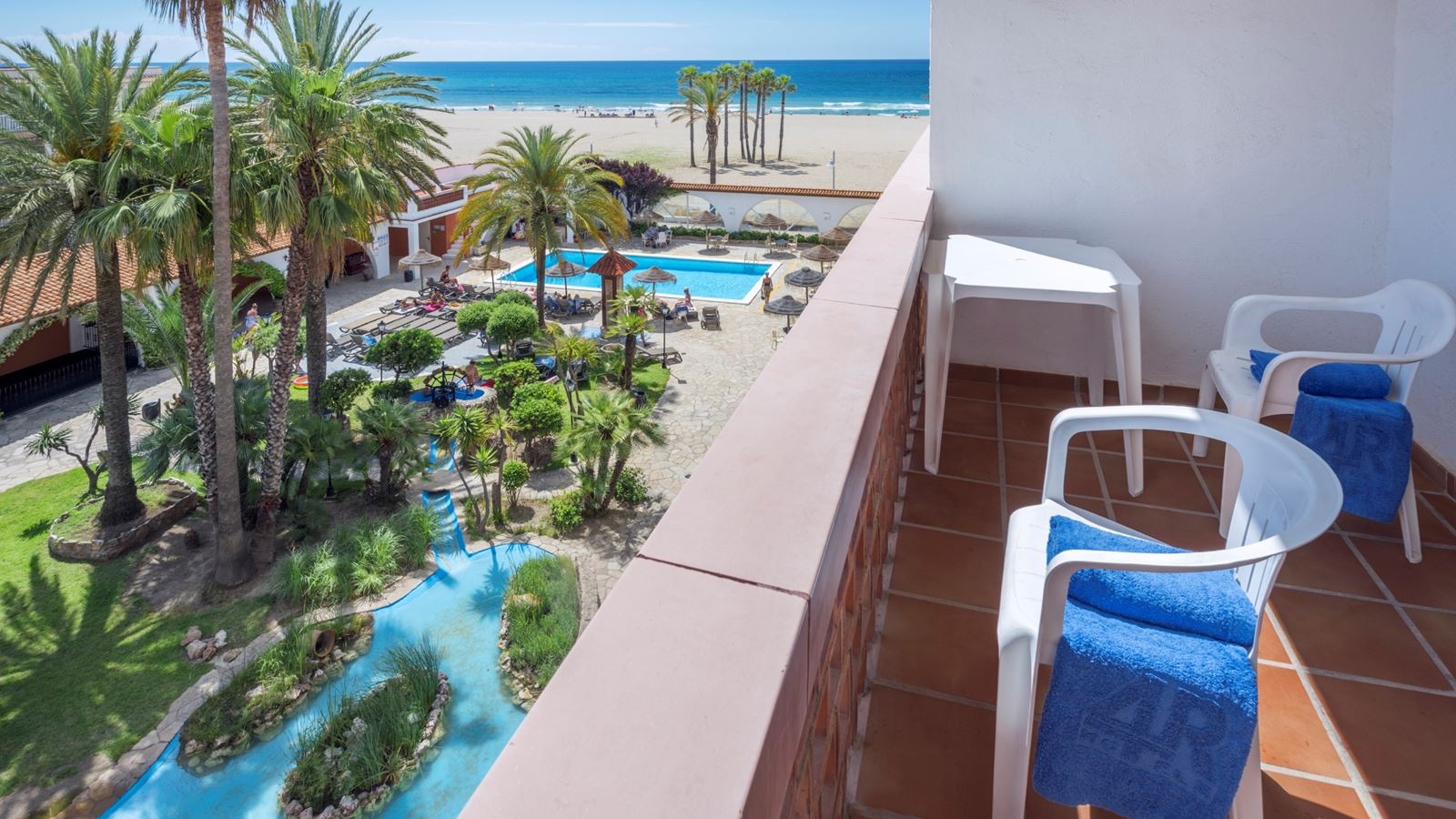 rooms-room-standard-lateral-sea-view