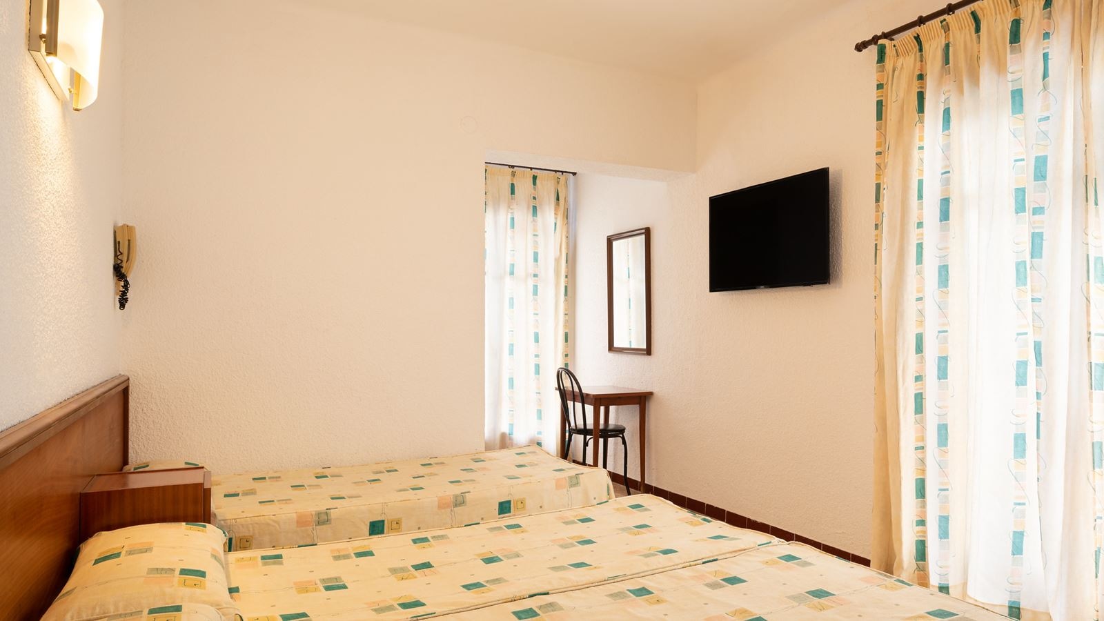 rooms-quad-balcony-or-terrace