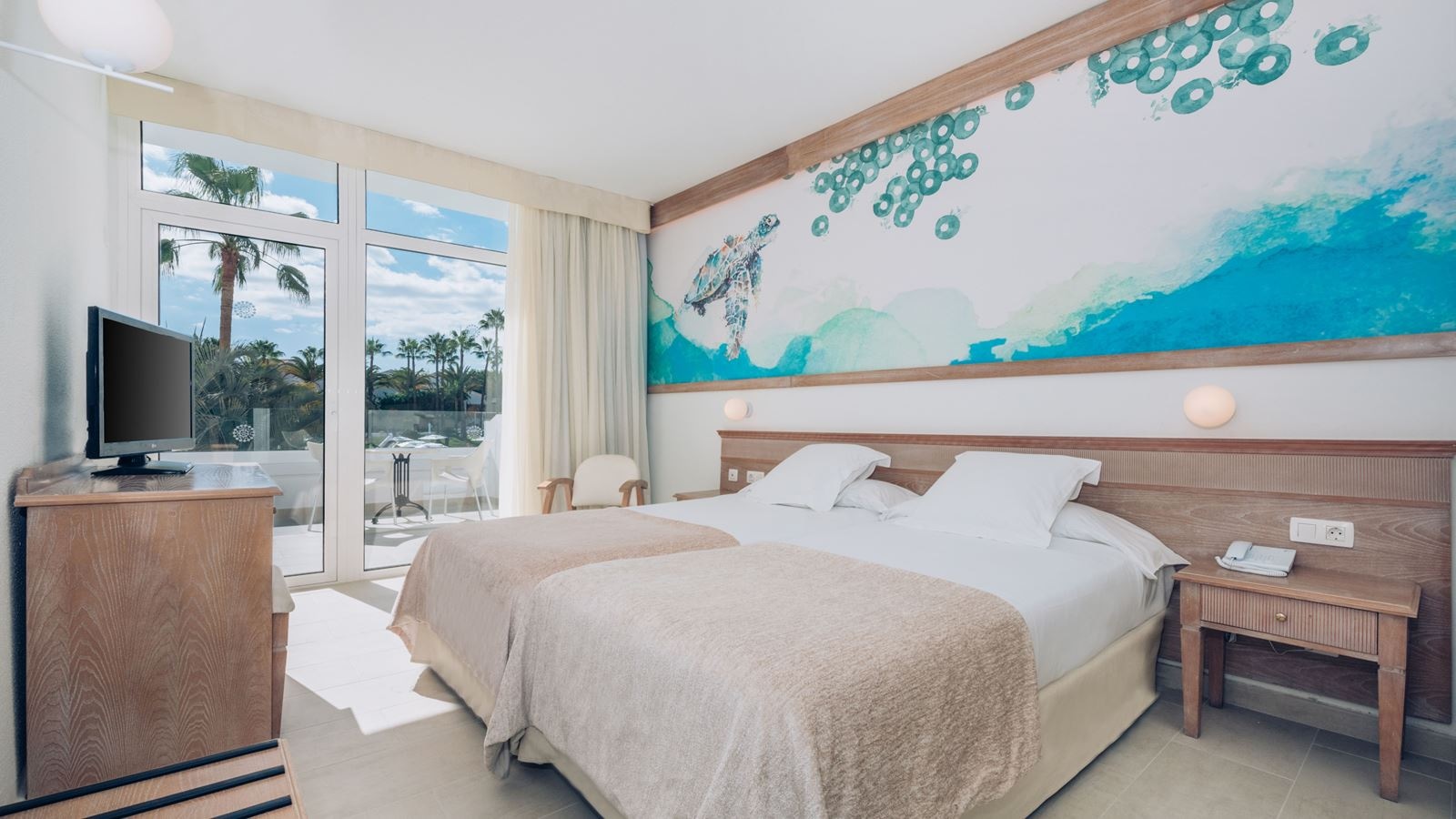 rooms-double-pool-view