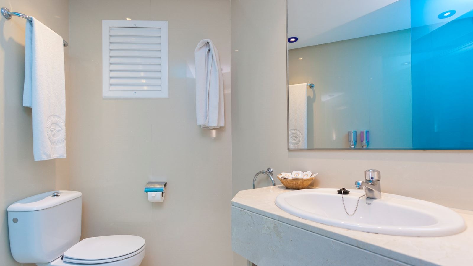 rooms-double-standard-high-floor-sea-view