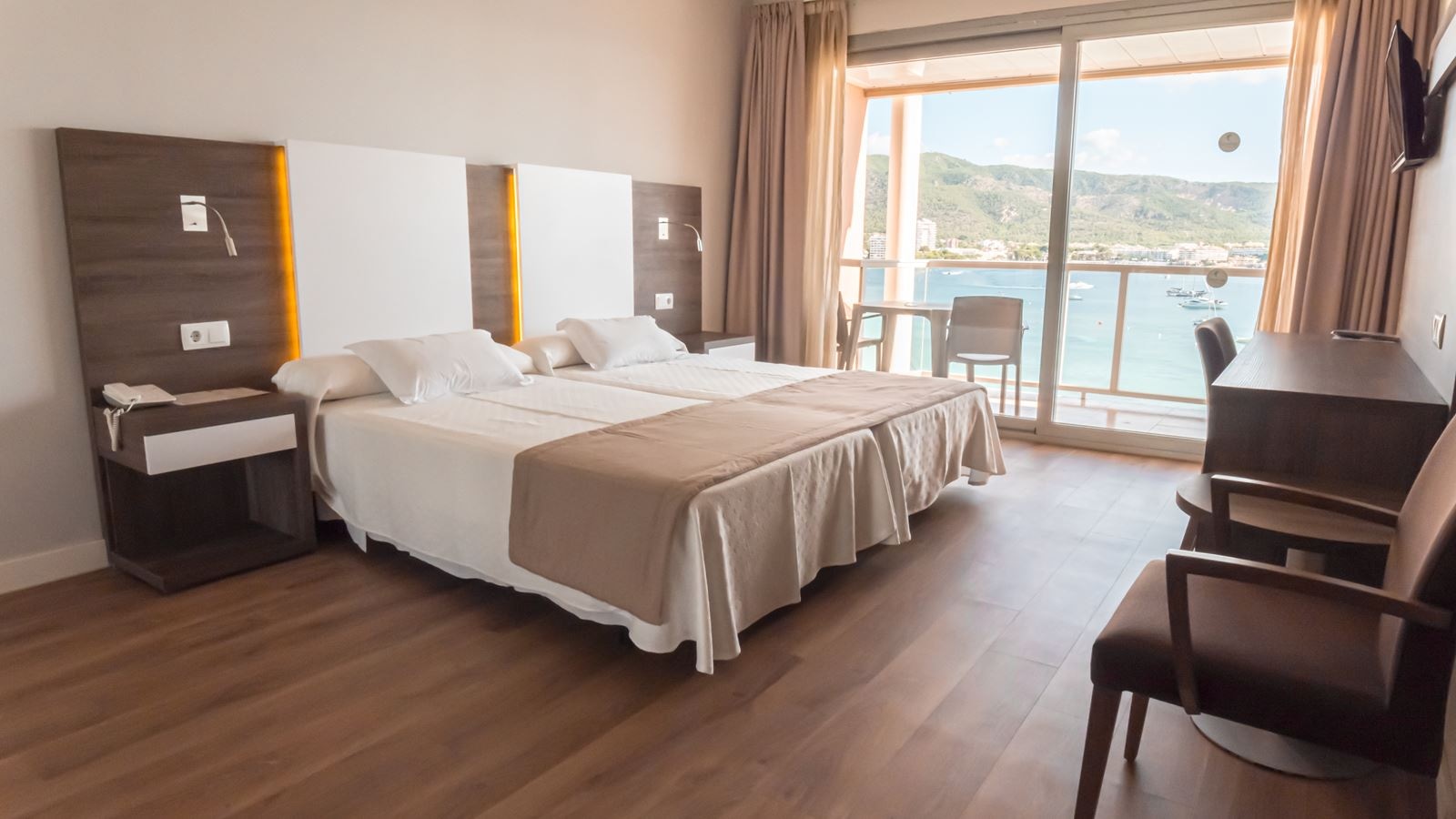 rooms-double-single-use-sea-view