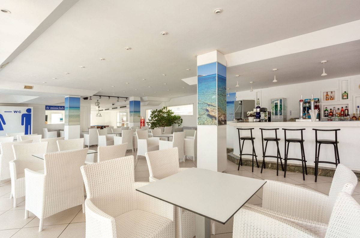 bars-poolside-snack-bar