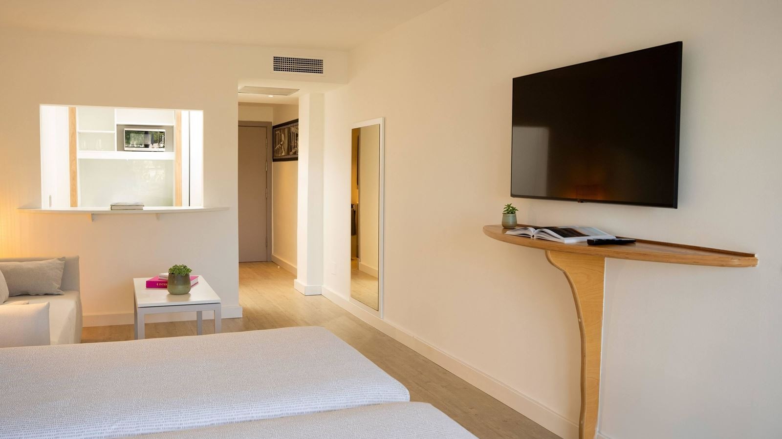 rooms-junior-suite-side-sea-view