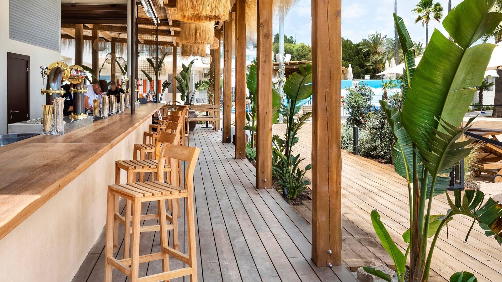 bars-hadleys-beach-club