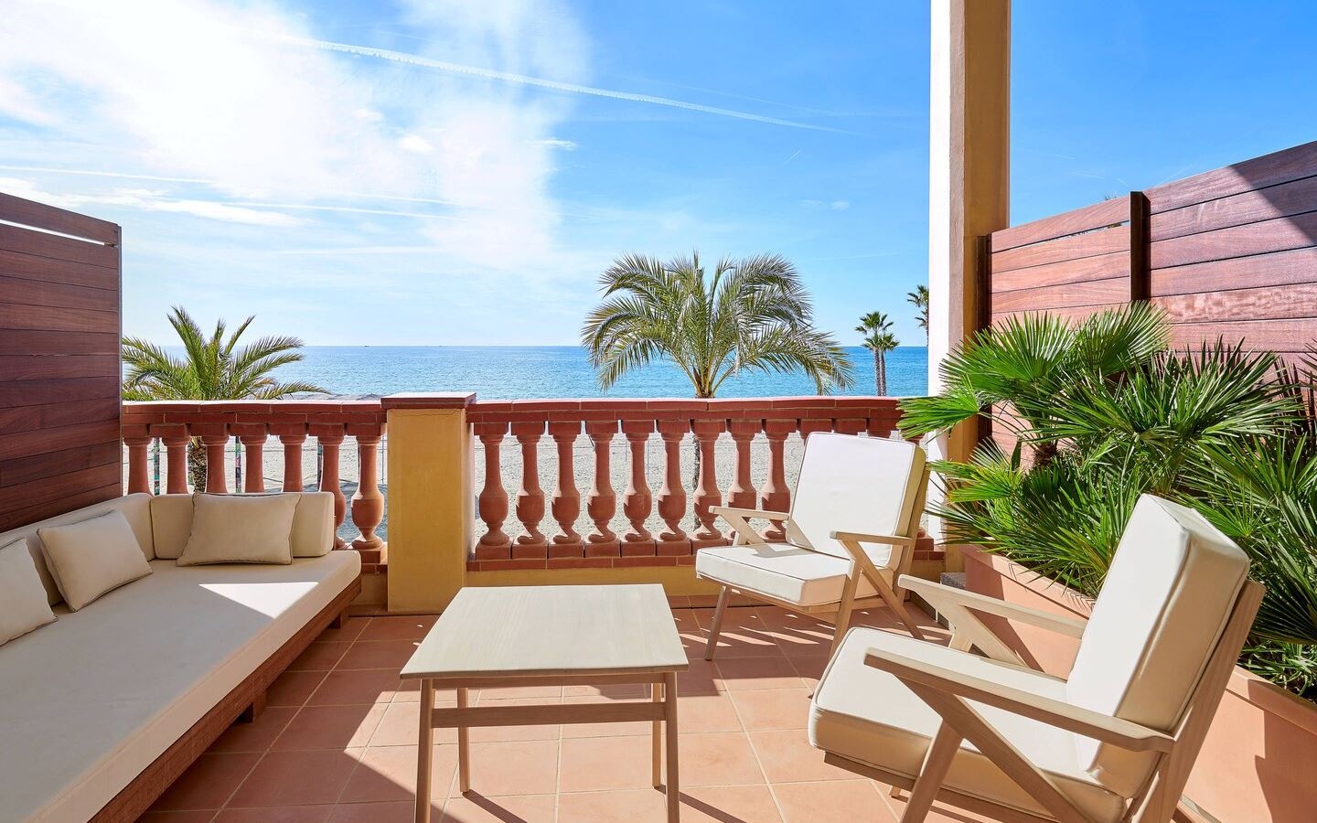 rooms-suite-beachfront-terrace