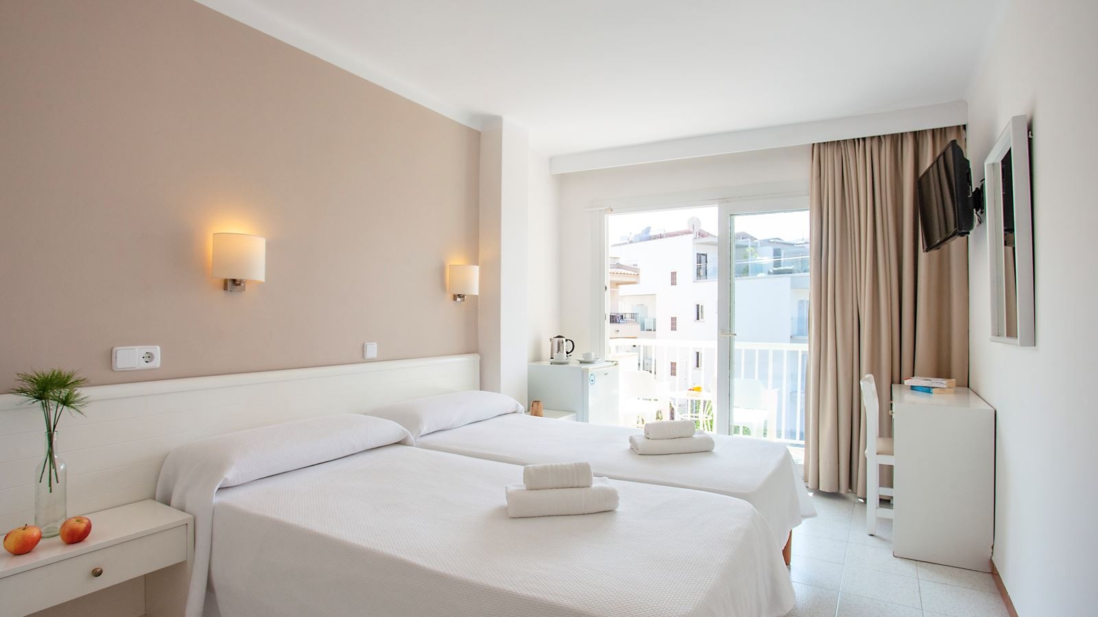 rooms-double-standard-with-balcony