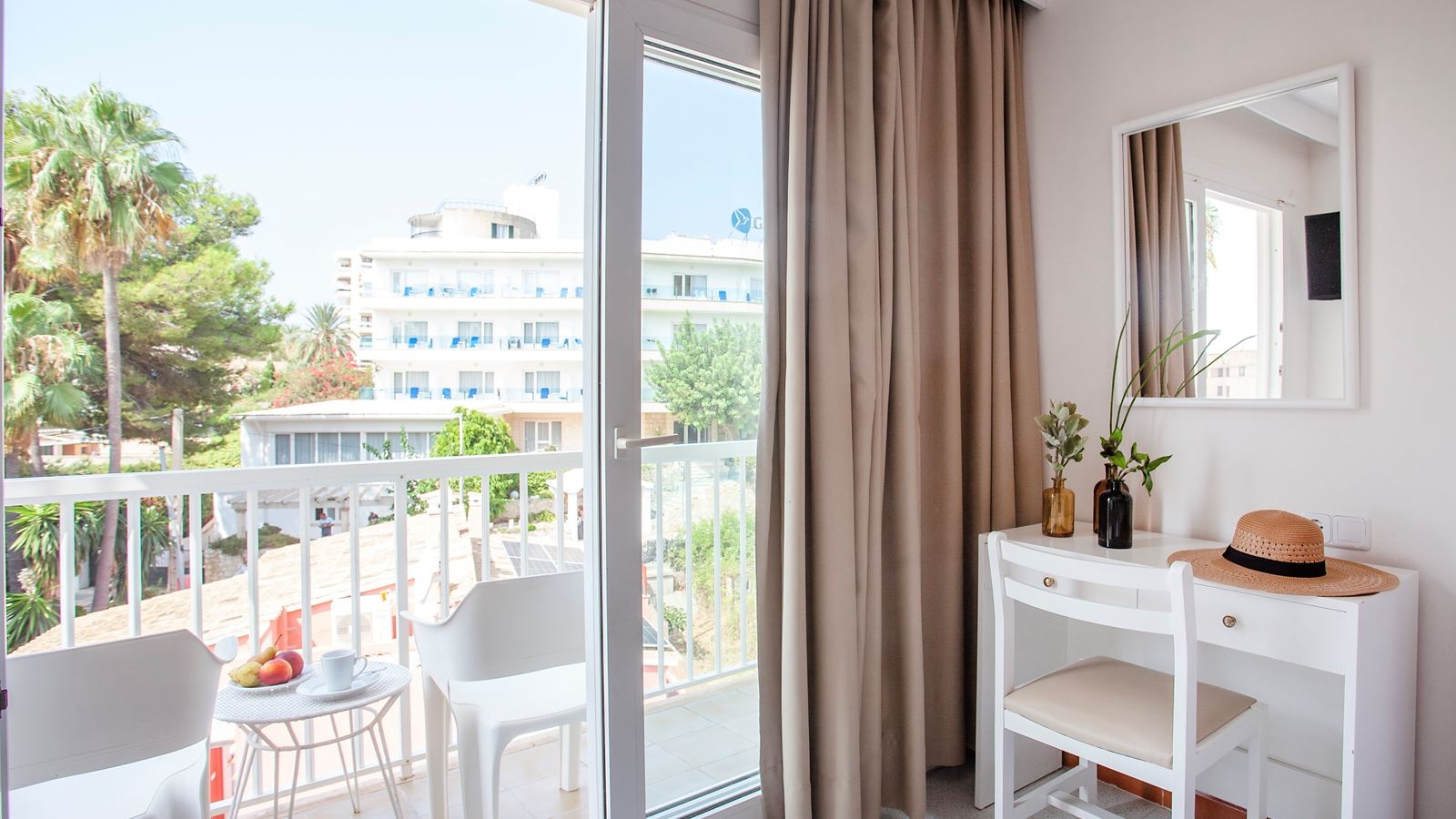 rooms-double-standard-with-balcony