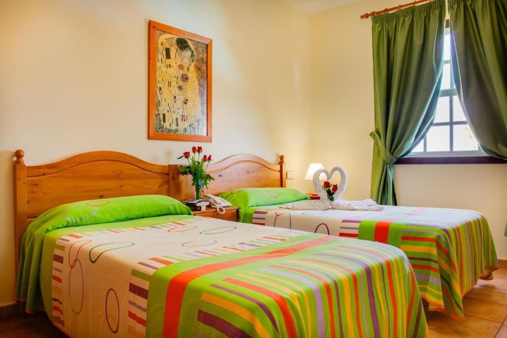 rooms-1-bedroom-apartment-balcony-or-terrace