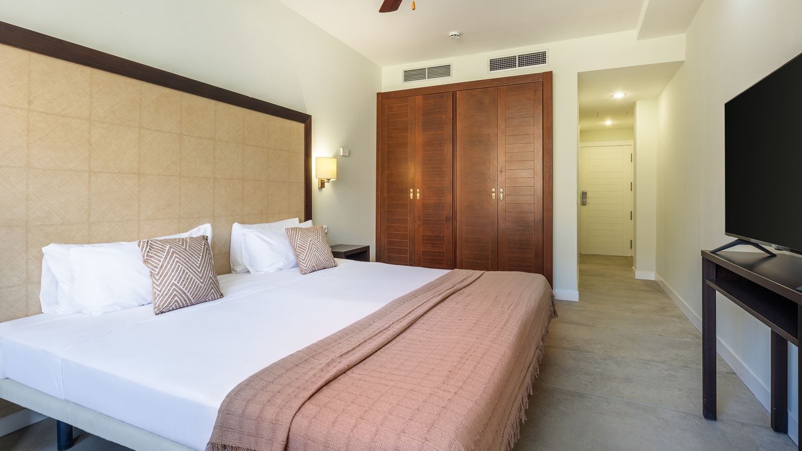 rooms-double-standard-room-with-balcony-or-terrace-single-use