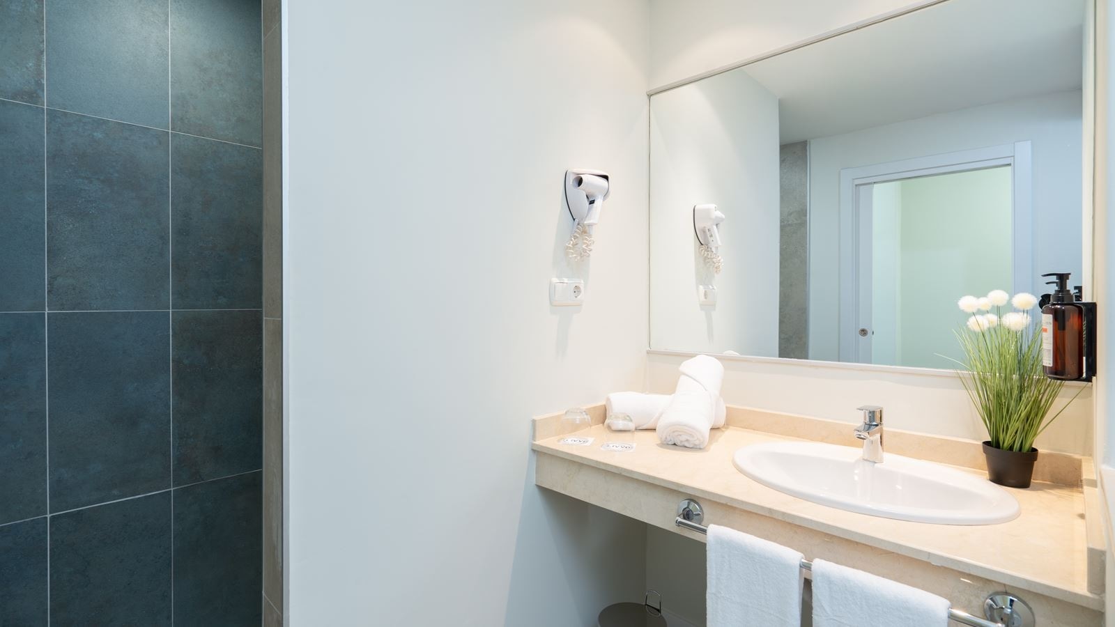 rooms-double-standard-room-with-balcony-or-terrace-dbldbe