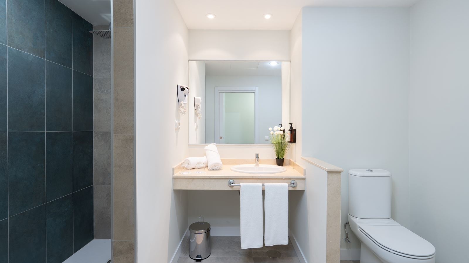 rooms-double-standard-room-with-balcony-or-terrace-dbldbe