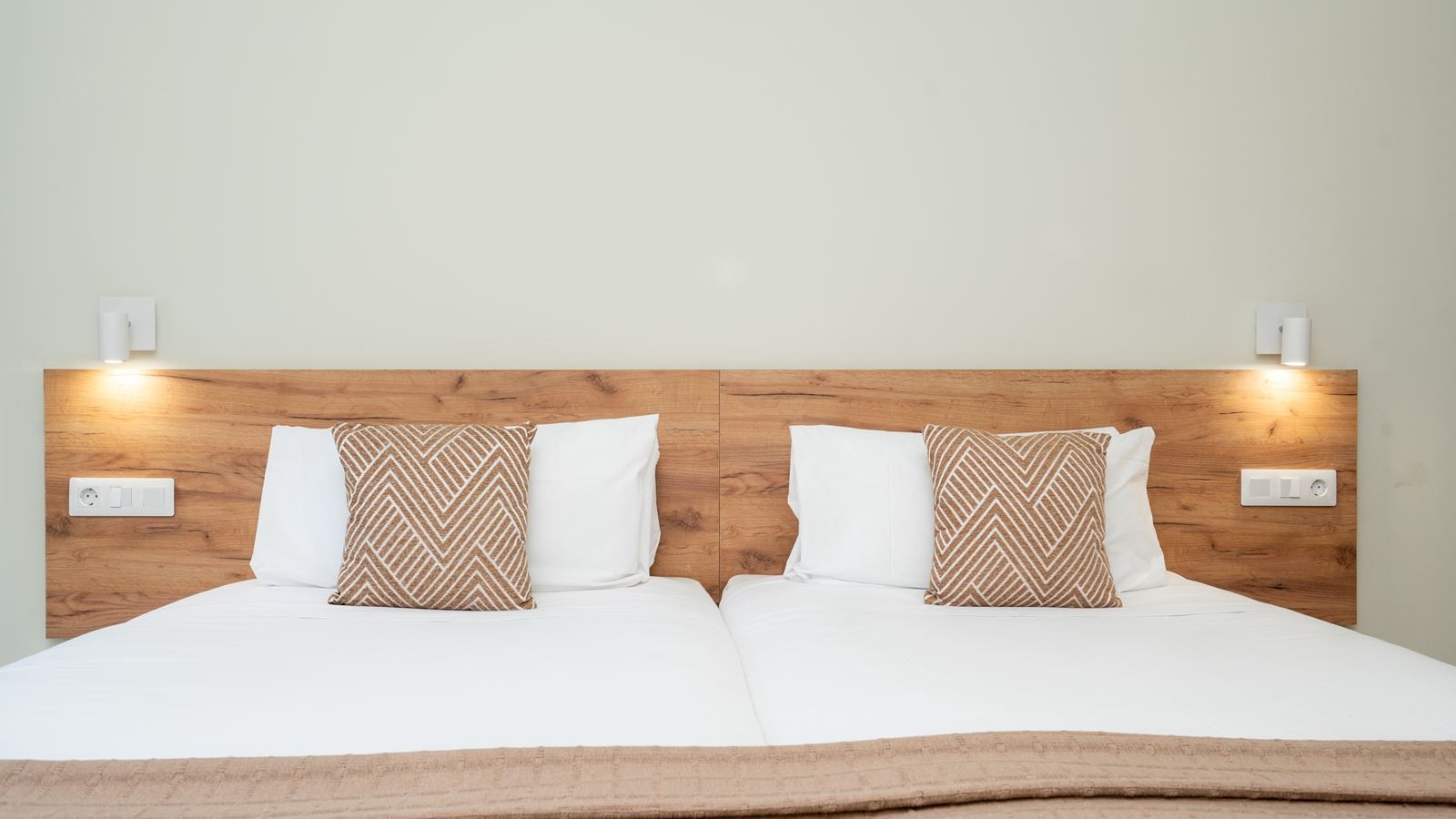 rooms-double-deluxe-room-with-balcony-or-terrace-single-use