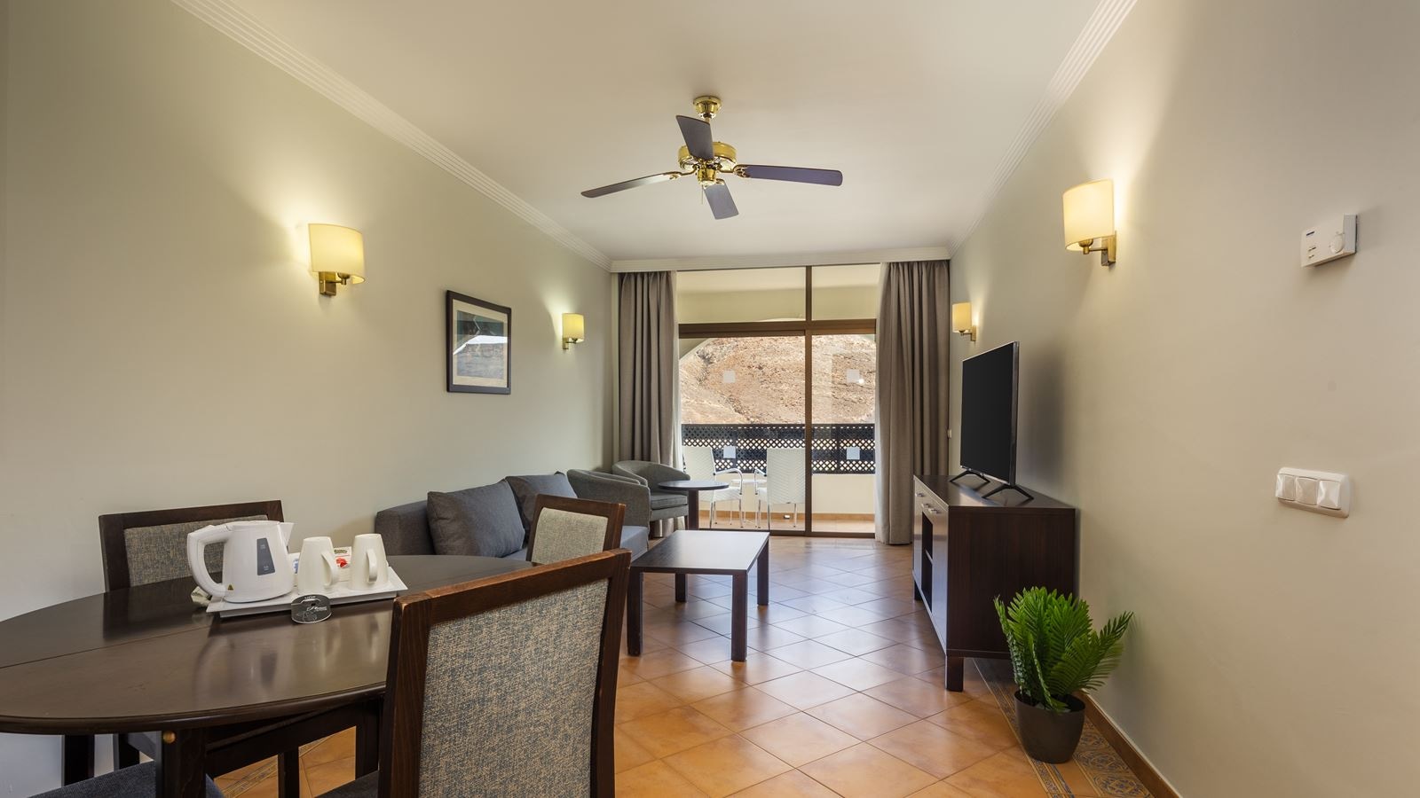 rooms-family-room-with-balcony-or-terrace-fme