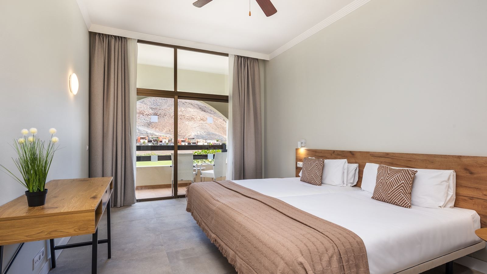 rooms-family-room-deluxe-with-balcony-or-terrace-fxe