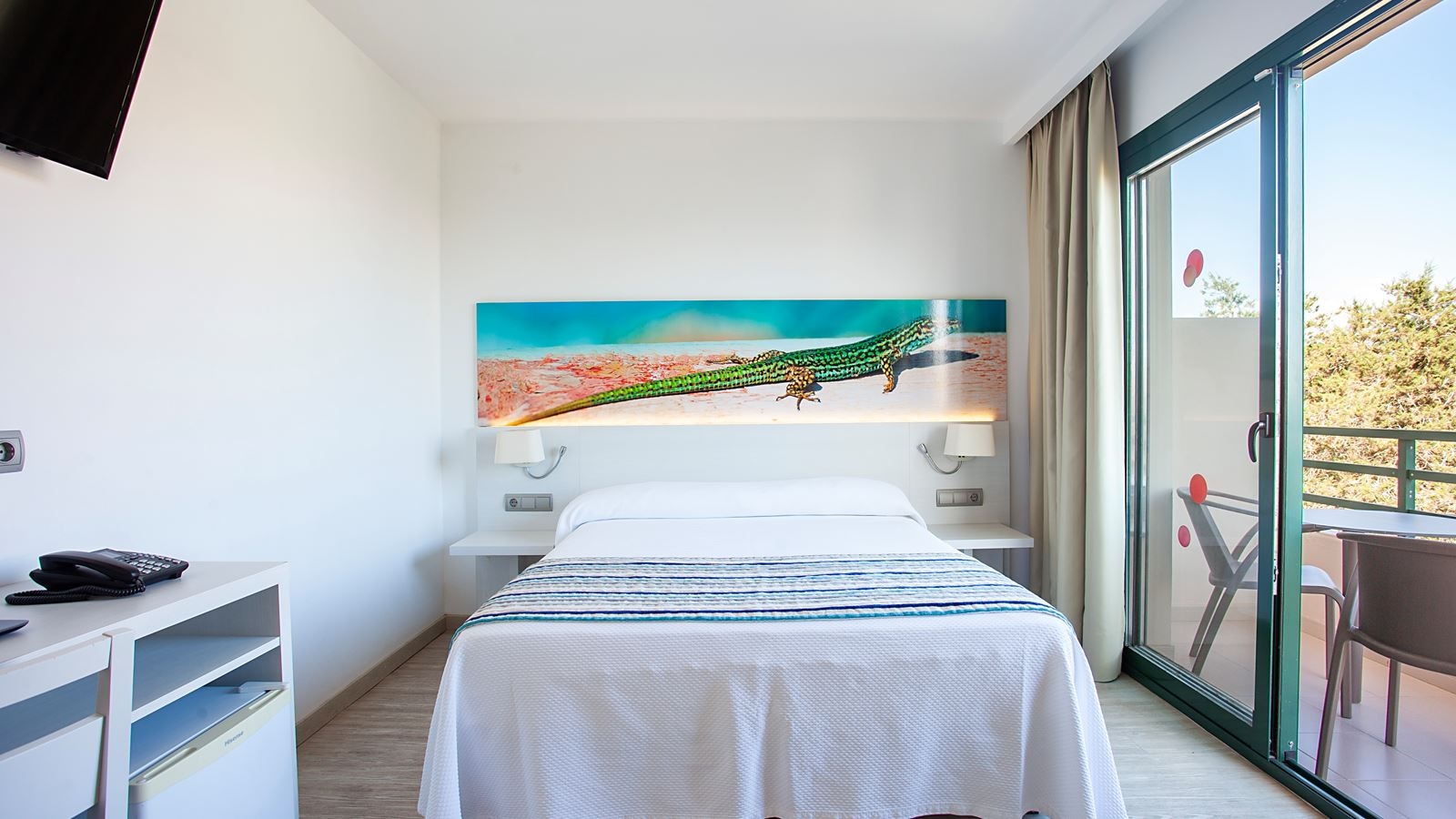 rooms-twin-room
