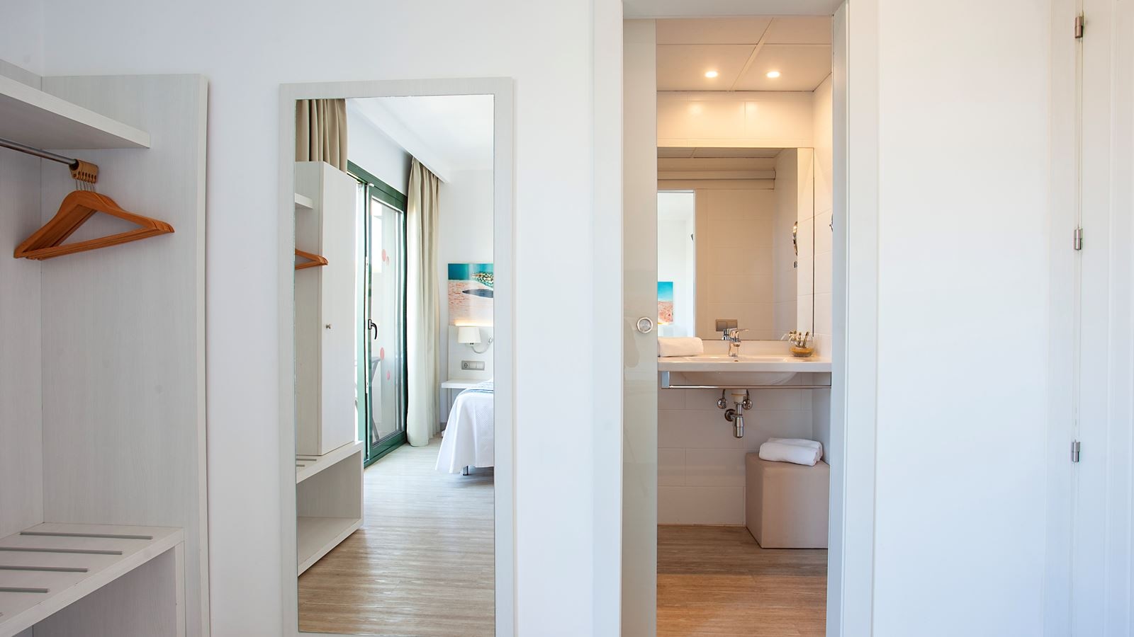 rooms-twin-room